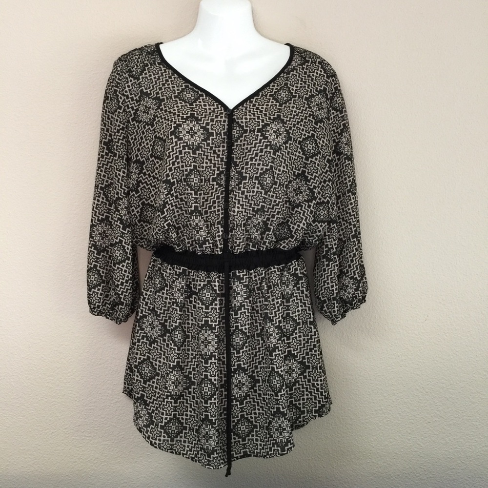 Women’s EUC Maurice’s Sheer Tunic Top Black&Cream